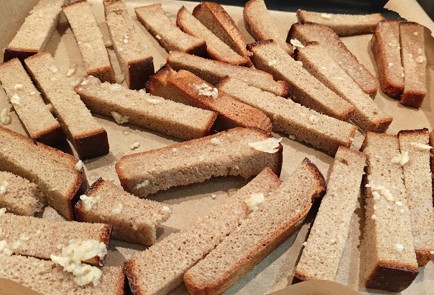 Фото шага рецепта Чесночные гренки 191512 шаг 6  