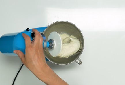 Фото шага рецепта Чесночные пампушки к борщу 35427 шаг 1  