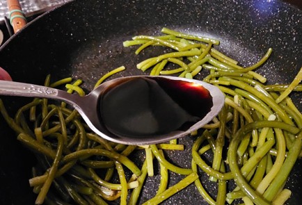 Фото шага рецепта Чесночные стрелки в соусе терияки 174854 шаг 9  