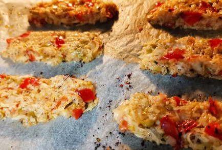 Фото шага рецепта Чесночные сырные хрустящие кетоломтики 152913 шаг 11  