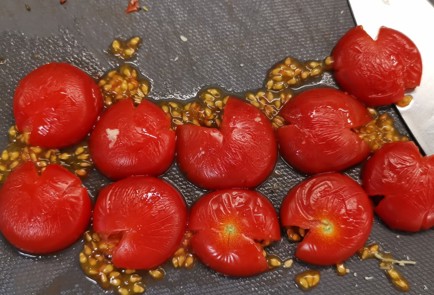 Фото шага рецепта Чесночные сырные хрустящие кетоломтики 152913 шаг 2  