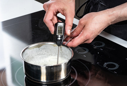 Фото шага рецепта Чесночный хлеб 191654 шаг 2  