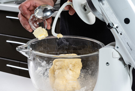 Фото шага рецепта Чесночный хлеб 191654 шаг 6  