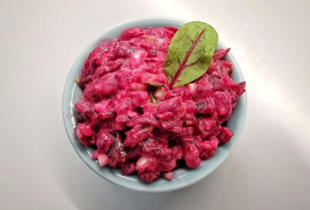 Фото шага рецепта Чесночный салат из свеклы и сельдерея 175517 шаг 10  