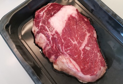 Фото шага рецепта Чесночный стейк рибай 186837 шаг 1  