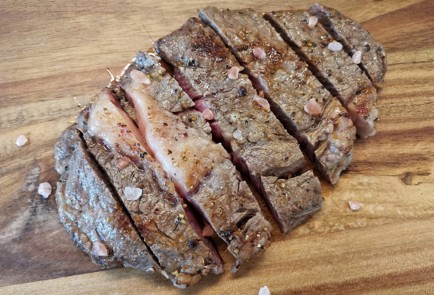 Фото шага рецепта Чесночный стейк рибай 186837 шаг 13  