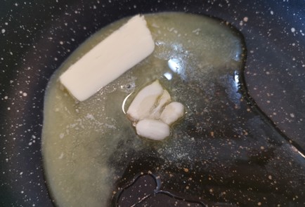 Фото шага рецепта Чесночный стейк рибай 186837 шаг 4  