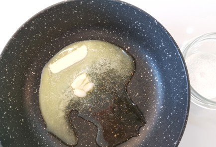 Фото шага рецепта Чесночный стейк рибай 186837 шаг 5  