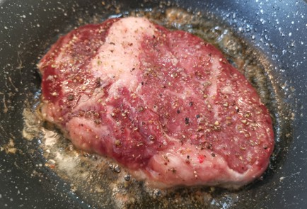 Фото шага рецепта Чесночный стейк рибай 186837 шаг 9  