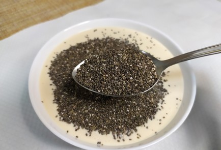 Фото шага рецепта Чиапудинг с хурмой 190758 шаг 2  