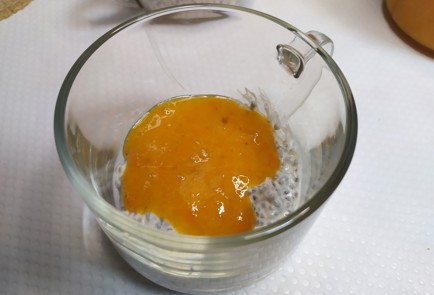 Фото шага рецепта Чиапудинг с хурмой 190758 шаг 7  