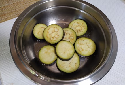 Фото шага рецепта Чиабатта с творожным сыром баклажанами и помидором 190091 шаг 2  