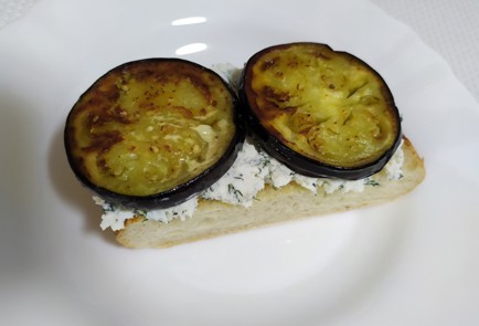 Фото шага рецепта Чиабатта с творожным сыром баклажанами и помидором 190091 шаг 9  