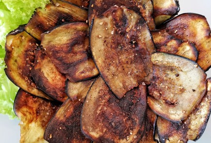 Фото шага рецепта Чипсы из баклажанов с солью и паприкой 152644 шаг 10  