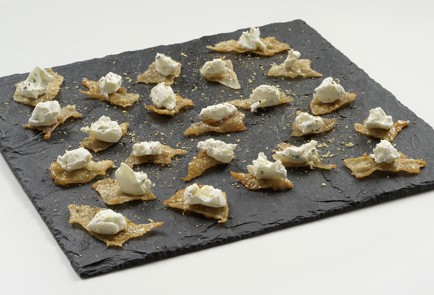 Фото шага рецепта Чипсы из куриной кожи 152842 шаг 12