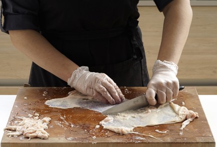 Фото шага рецепта Чипсы из куриной кожи 152842 шаг 3