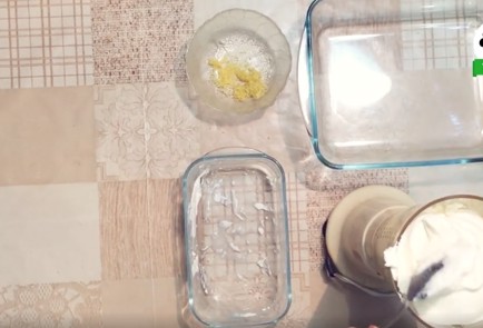 Фото шага рецепта Чизкейк с клубникой 27013 шаг 3  