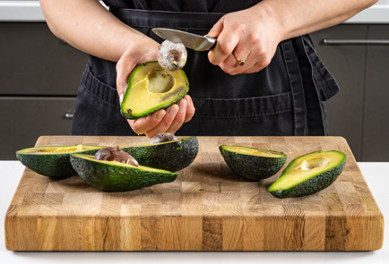 Фото шага рецепта Чизкейк из авокадо без выпечки 191307 шаг 5  