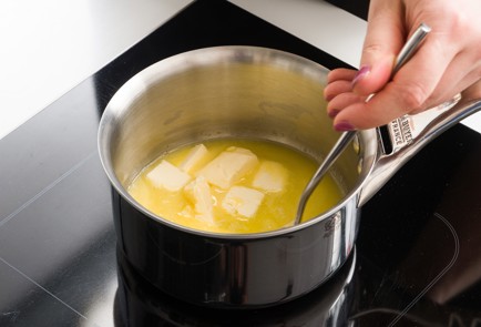 Фото шага рецепта Чизкейк из творога с ягодным желе 152167 шаг 1  