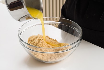 Фото шага рецепта Чизкейк из творога с ягодным желе 152167 шаг 3  