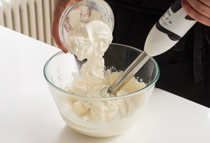 Фото шага рецепта Чизкейк из творога с ягодным желе 152167 шаг 7  