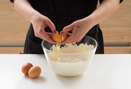 Фото шага рецепта Чизкейк из творога с ягодным желе 152167 шаг 8  