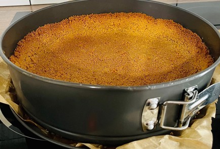 Фото шага рецепта Чизкейк классический 188002 шаг 12