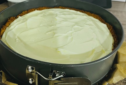 Фото шага рецепта Чизкейк классический 188002 шаг 13