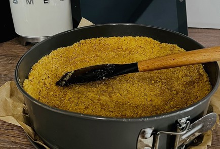 Фото шага рецепта Чизкейк классический 188002 шаг 7