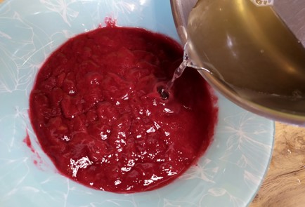 Фото шага рецепта Чизкейк с малиновым желе без выпечки 188651 шаг 10  