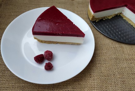 Фото шага рецепта Чизкейк с малиновым желе без выпечки 188651 шаг 12  