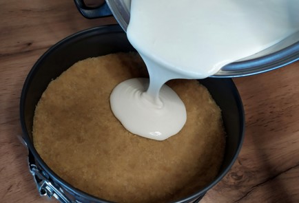 Фото шага рецепта Чизкейк с малиновым желе без выпечки 188651 шаг 6  