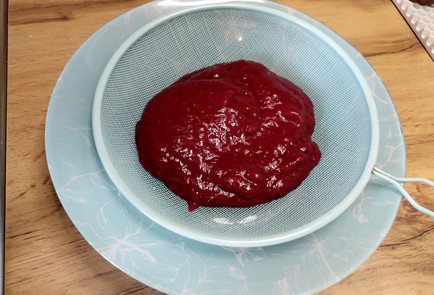 Фото шага рецепта Чизкейк с малиновым желе без выпечки 188651 шаг 8  