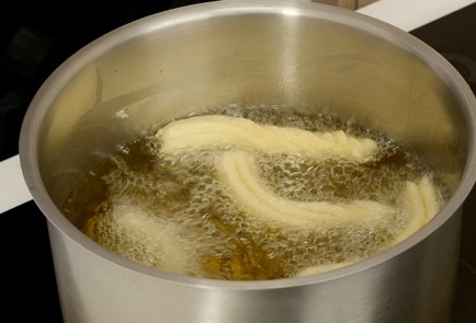 Фото шага рецепта Пончики чуррос 114715 шаг 8  