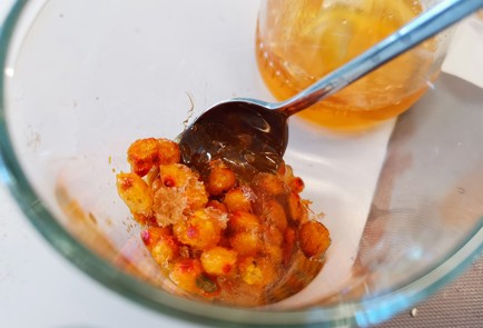 Фото шага рецепта Цитрусовый сок с облепихой 140747 шаг 2