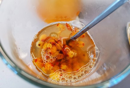 Фото шага рецепта Цитрусовый сок с облепихой 140747 шаг 3