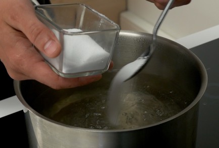 Фото шага рецепта Цветная капуста на сковороде 150979 шаг 2  