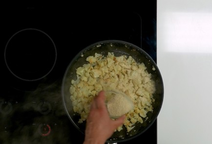 Фото шага рецепта Цветная капуста на сковороде 150979 шаг 5  