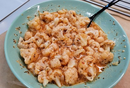 Фото шага рецепта Цветная капуста в кляре с сыром 140696 шаг 10  