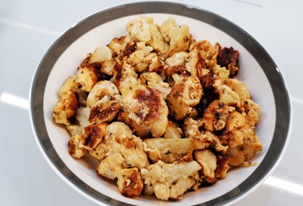 Фото шага рецепта Цветная капуста в кляре с сыром 140696 шаг 13  