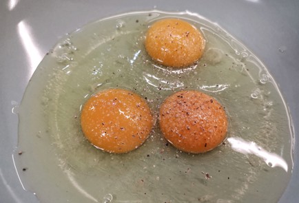 Фото шага рецепта Цветная капуста в кляре с сыром 140696 шаг 4  