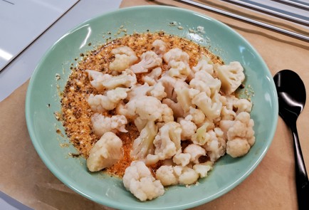 Фото шага рецепта Цветная капуста в кляре с сыром 140696 шаг 9  