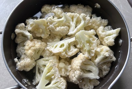 Фото шага рецепта Цветная капуста в кляре 174265 шаг 3