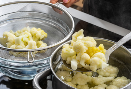 Фото шага рецепта Цветная капуста в кляре 190673 шаг 4  