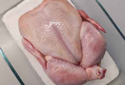 Фото шага рецепта Цыпленок корнишон запеченный на соли 152782 шаг 1  