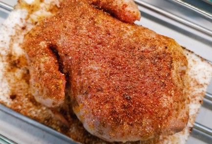 Фото шага рецепта Цыпленок корнишон запеченный на соли 152782 шаг 7  