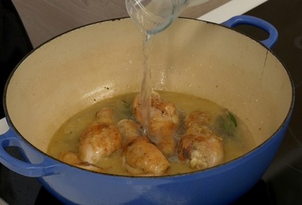 Фото шага рецепта Цыпленок с розмарином и белым вином 42991 шаг 3