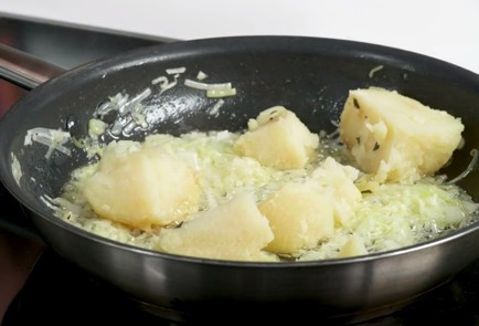 Фото шага рецепта Цыпленок с соусом пармантье 176333 шаг 14