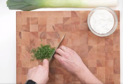 Фото шага рецепта Цыпленок с соусом пармантье 176333 шаг 2