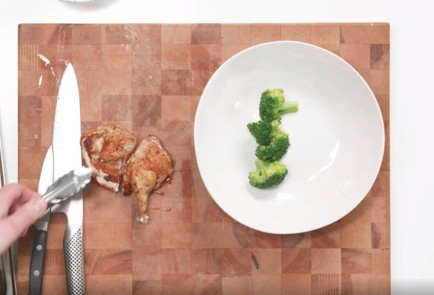 Фото шага рецепта Цыпленок с соусом пармантье 176333 шаг 20